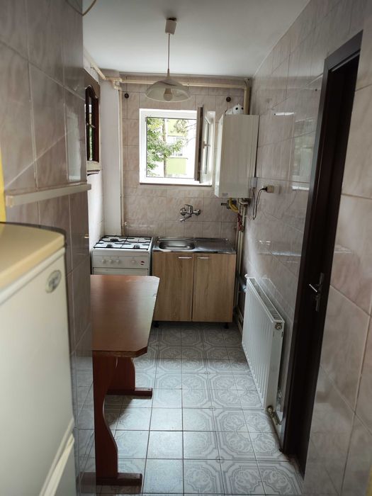 Dau în chirie apartament 2 camere semicentral