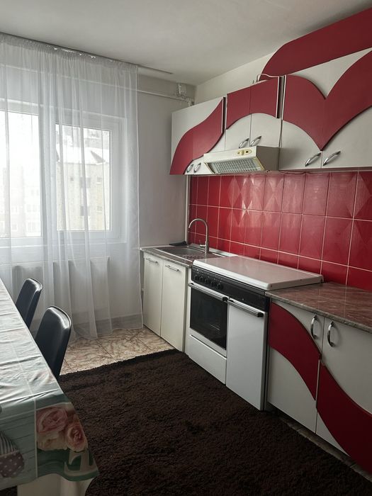 Inchiriez apartament-Zona Decebal