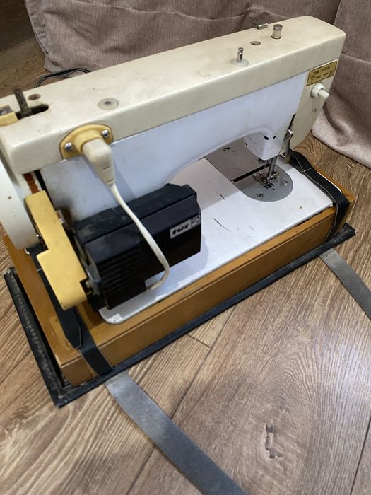 Швейная машинка Чайка • 132М