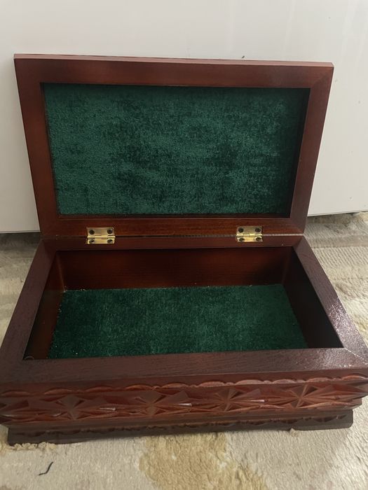 Шкатулка деревянная