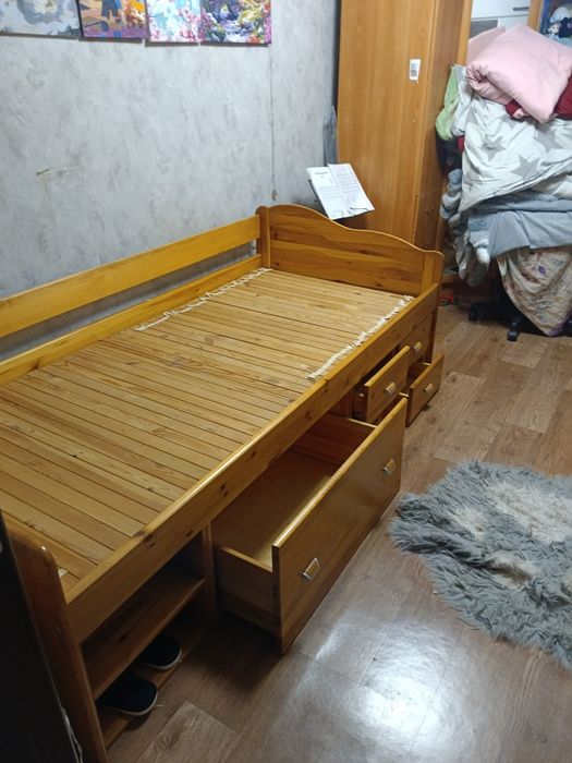 Продам кровать из чистого дерева