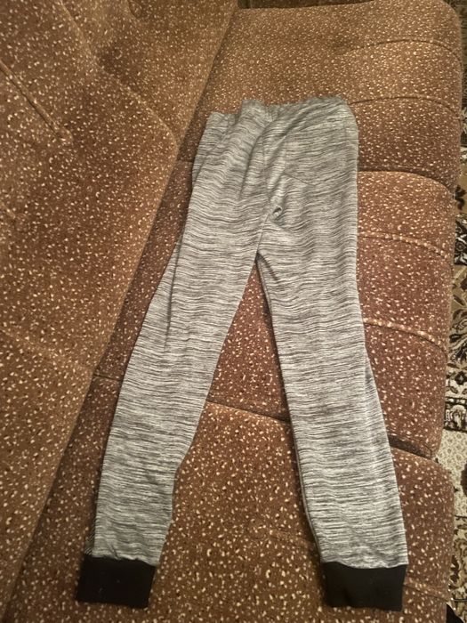 Лот от три неща- 2 горни суитчъри и 1 долнище