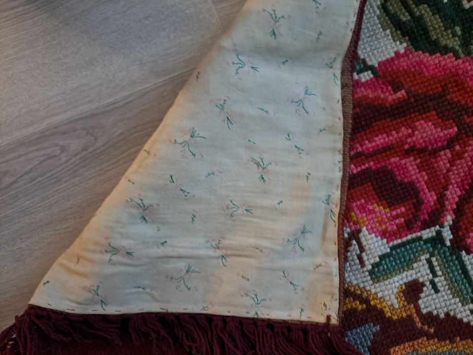 Carpeta perete de lana, manufacturata