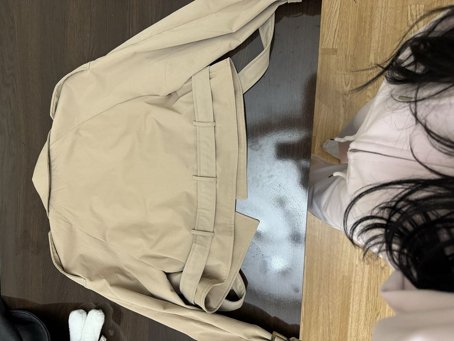 Тренч бежевого цвета