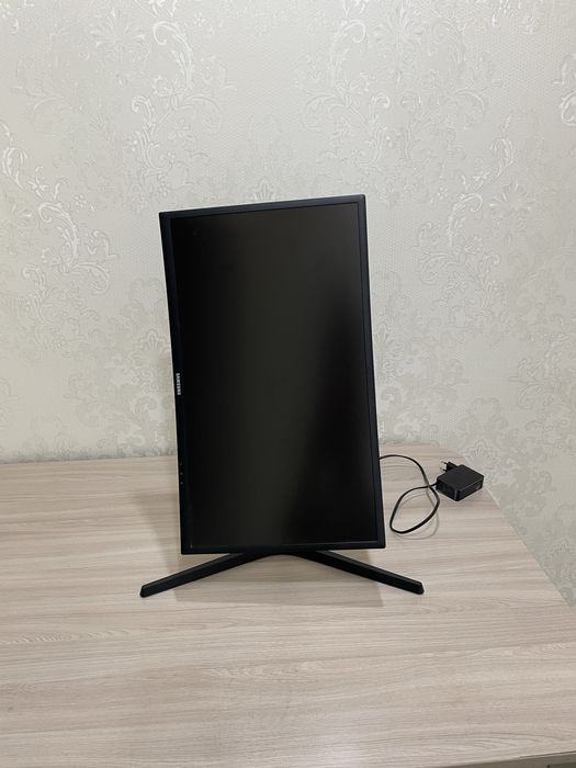 Игровой монитор изогнутый , с возможностью поднимать и поворачивать