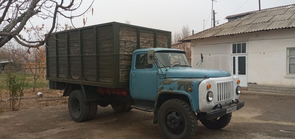 Газ 53 сотилад ишлаб турган мошина