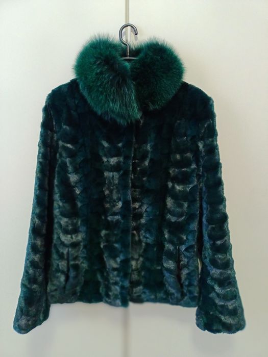 Haină din blană naturală de vizon / nurcă și guler din blană de vulpe