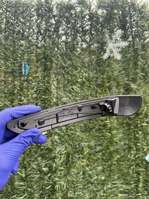 Тойота авенсис мигачи