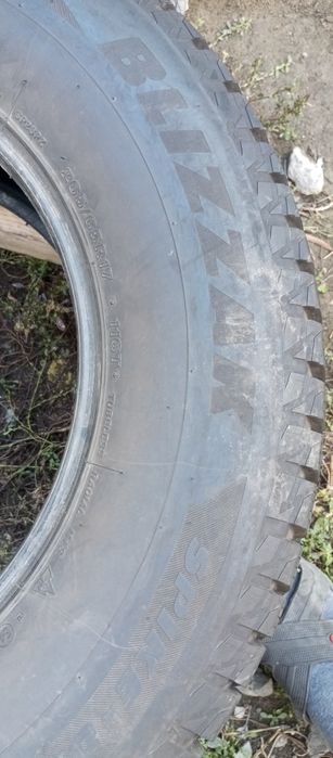 Продам резину bridgestone blizzak
