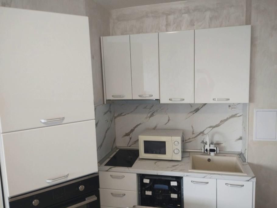 Дава се под наем Тристаен апартамент в Пловдив, Съдийски - 101 кв.м за 600 € - Снимка #2