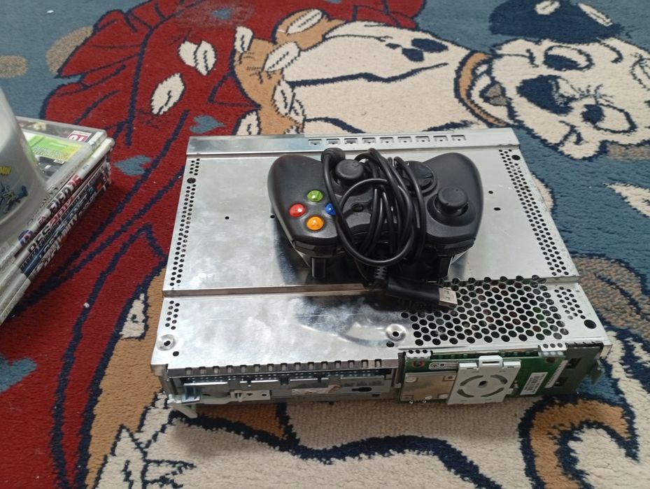 Продам Xbox 360 без пластика