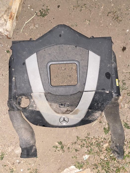 Крышка мотора с воздуховодами на м 272  от w211