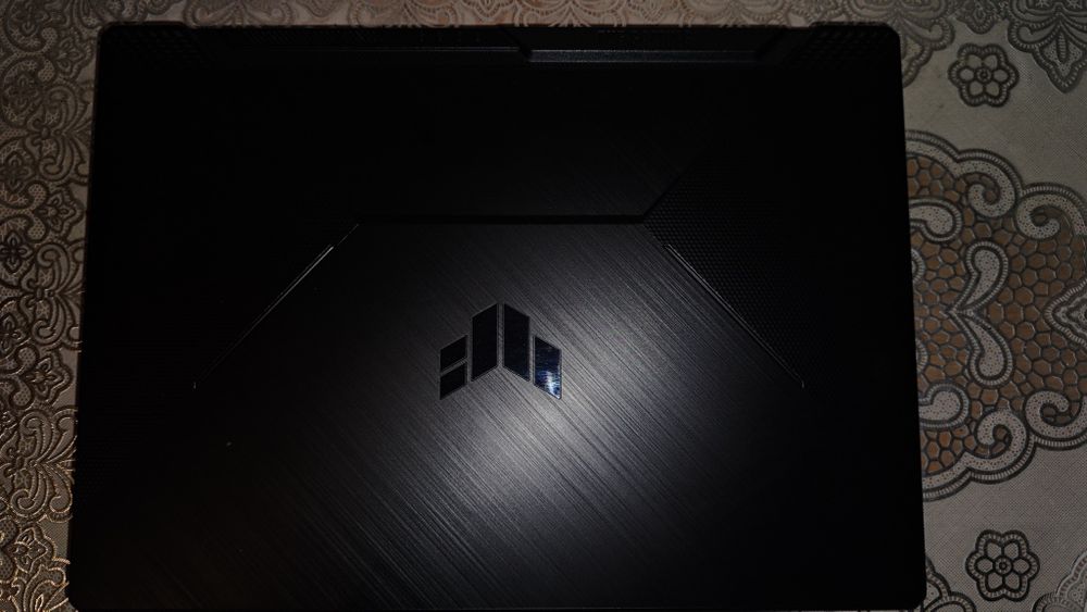 Ноутбук продаю..