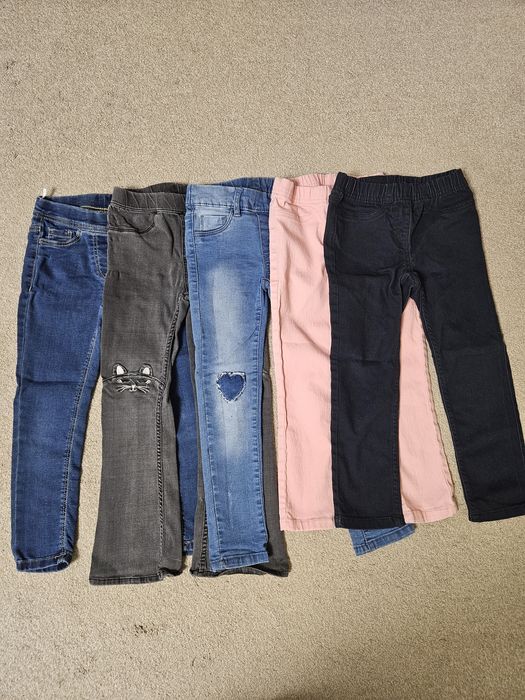 Set blugi noi, mărime 116, model jeanși și treggings