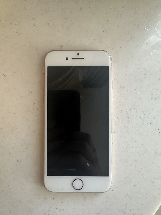 Не работающий iphone 8