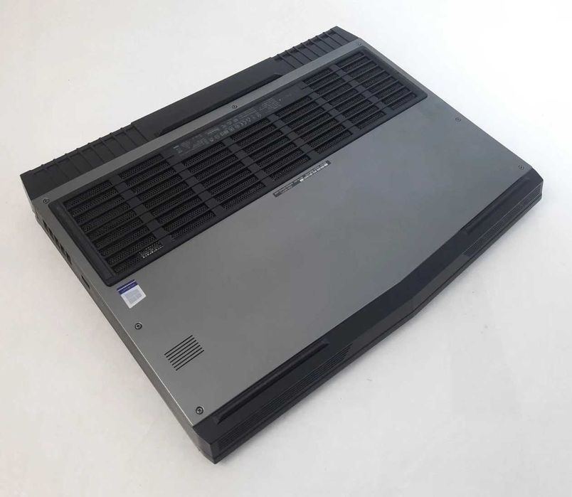 Alienware/Core i7-7820HK/GTX 1080 8GB 200W/16GB RAM/512G SSD/QHD 120hz