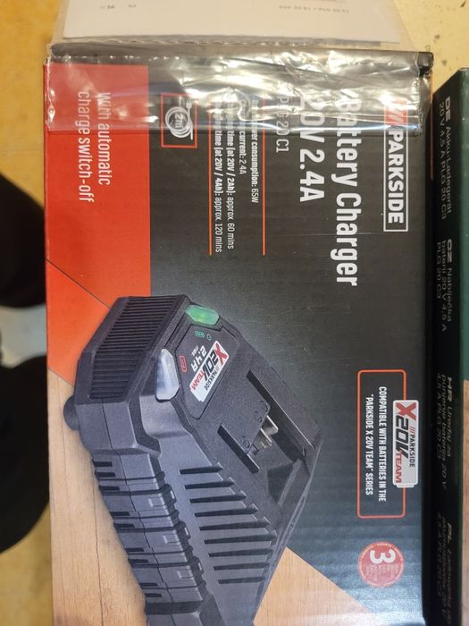 Зарядно устройство Parkside 20 волта 4.5/2.4 ампера