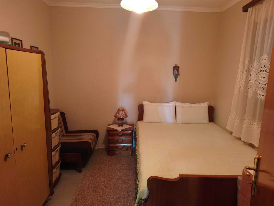 Продава къща 59м2 с ид.част от двор 900м2 в центъра на Кердилия,Гърция