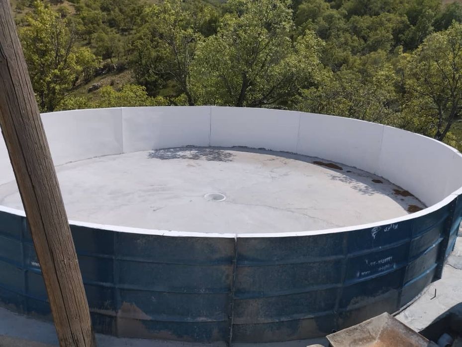 Бассейн для рыбы и ёмкость резувар вода