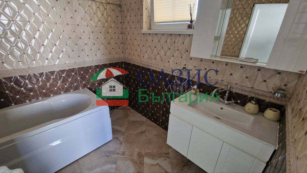 Къща с парцел и басейн, Чолакова Чешма, 212м.кв., цена 349000 евро