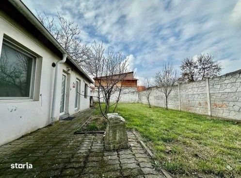 Casa individuala 7 camere+ apartament, 5 locuri de parcare. Sagului