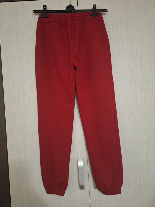 Pantaloni de sport roșii