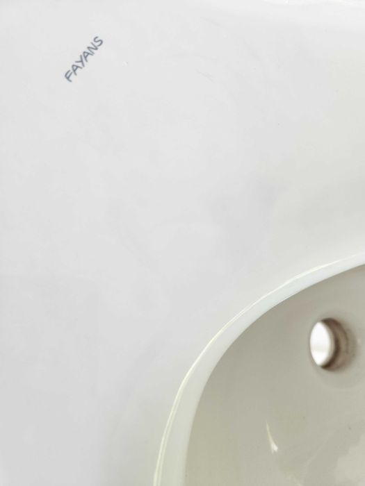 Водоустойчив долен шкаф за баня TRIANO с мивка.