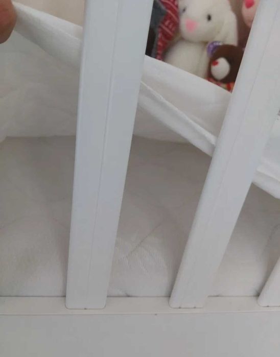 Детско / бебешко легло / кошара, с люлеещ механизъм, неизползвана.