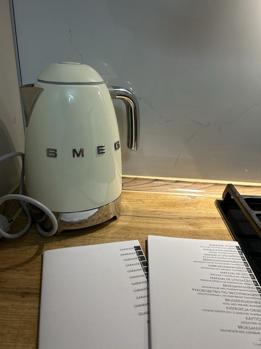 Чайник smeg,бежовый