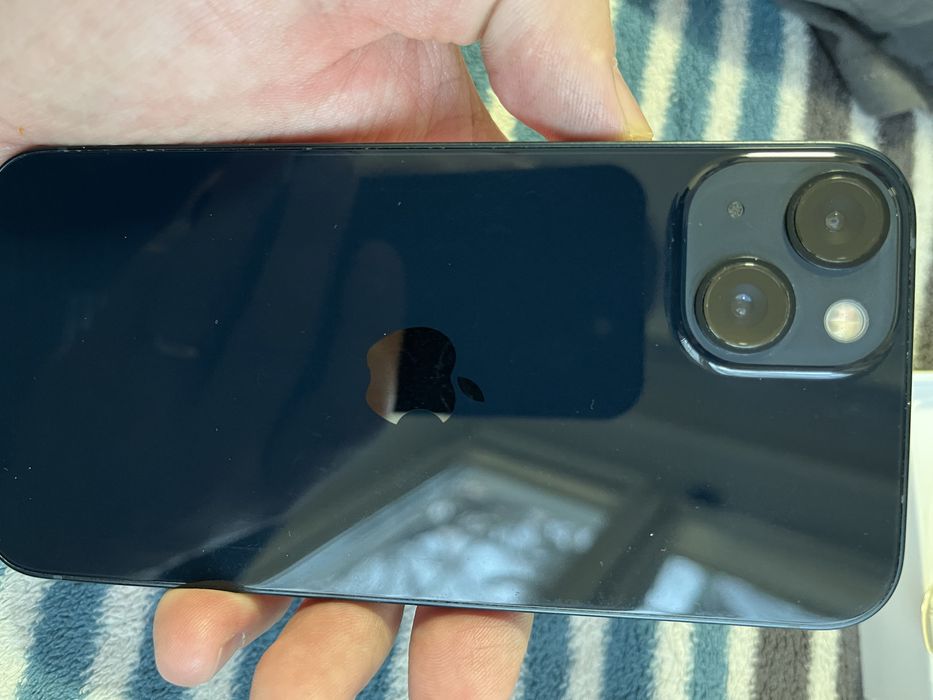 Продаю Айфон 13