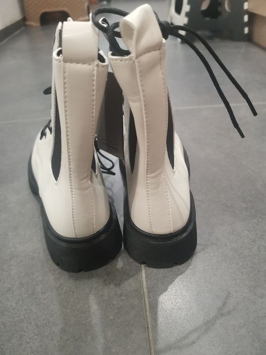 Нови бели боти от Мат Старр