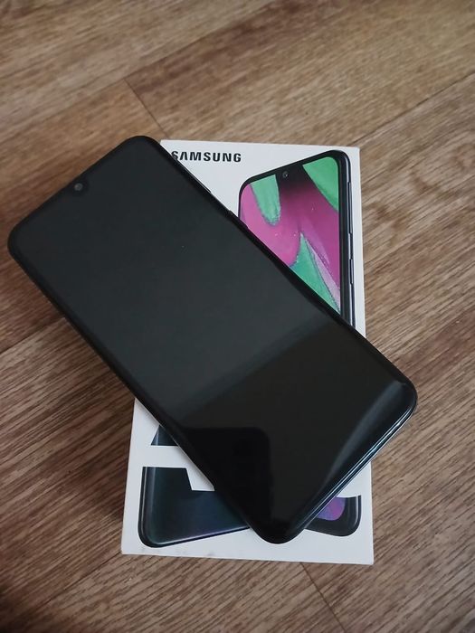 Samsung a40 4/64Gb