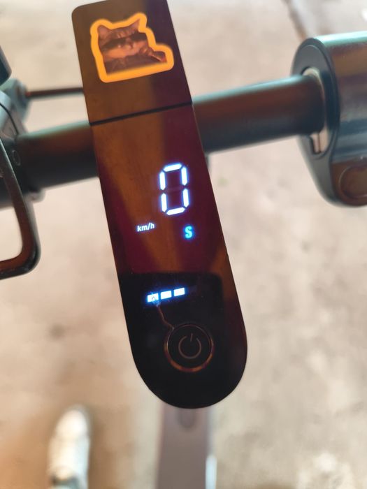 Vând trotineta electrica Xiaomi m365