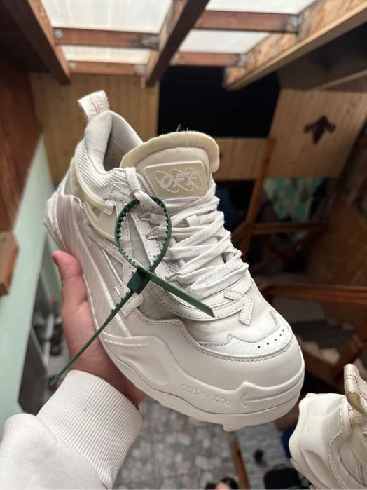 Vand off white odsy 1000