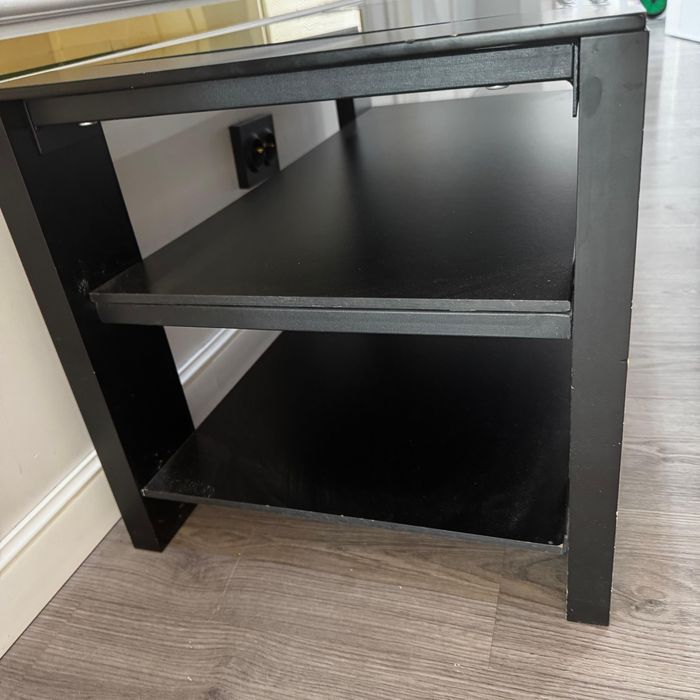 Тумбо под телевизора