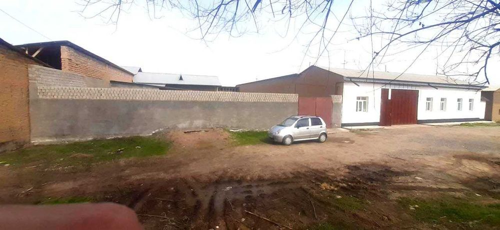 Ховли сотилади Режалар У/н ЕР! 3 хона Уй б/н  7 сотик Кибрай  рн