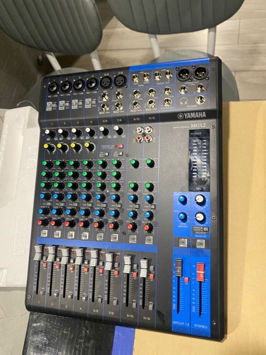 YAMAHA M12 микшер