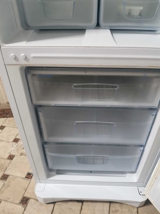 Холодильник Indesit