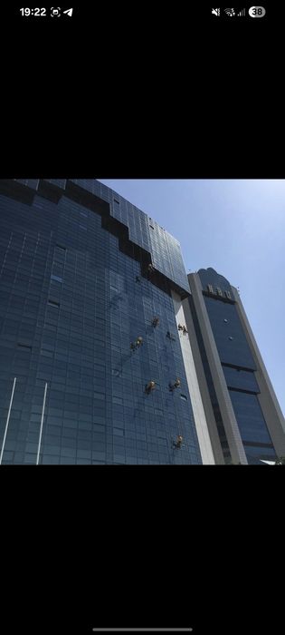 Мытье/клининг фасадов высоток методом промышленного альпинизма