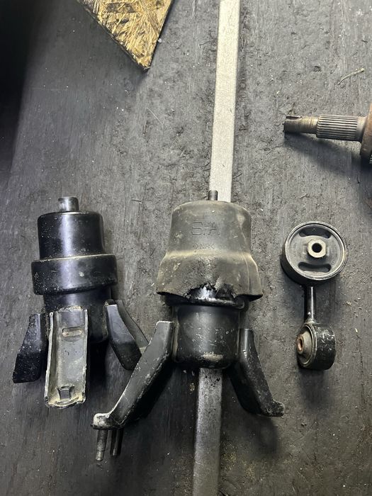 Подушки двигателья камры 20