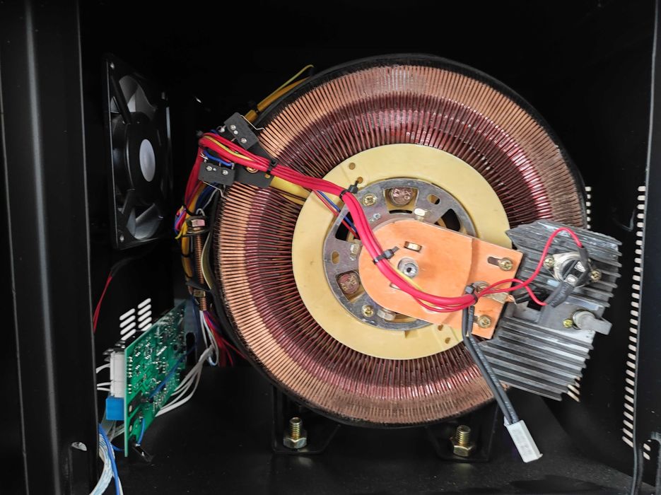 Стабилизатор напряжения