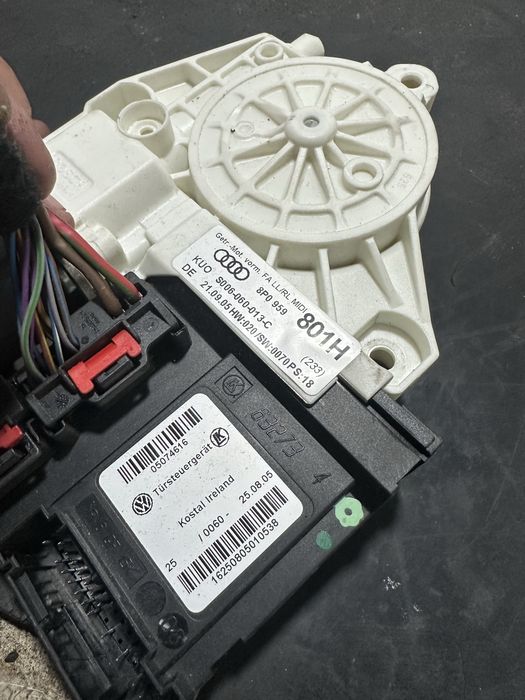 Motoras macara stanga fata Audi A3 8P 2004-2010 8P0959801E