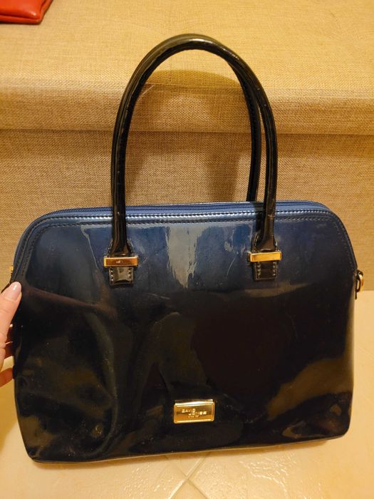 Дамска лачена чанта