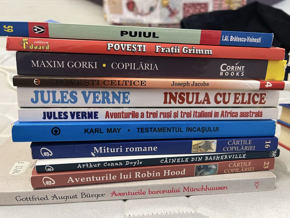 Vand carti, fiecare volum 15 lei