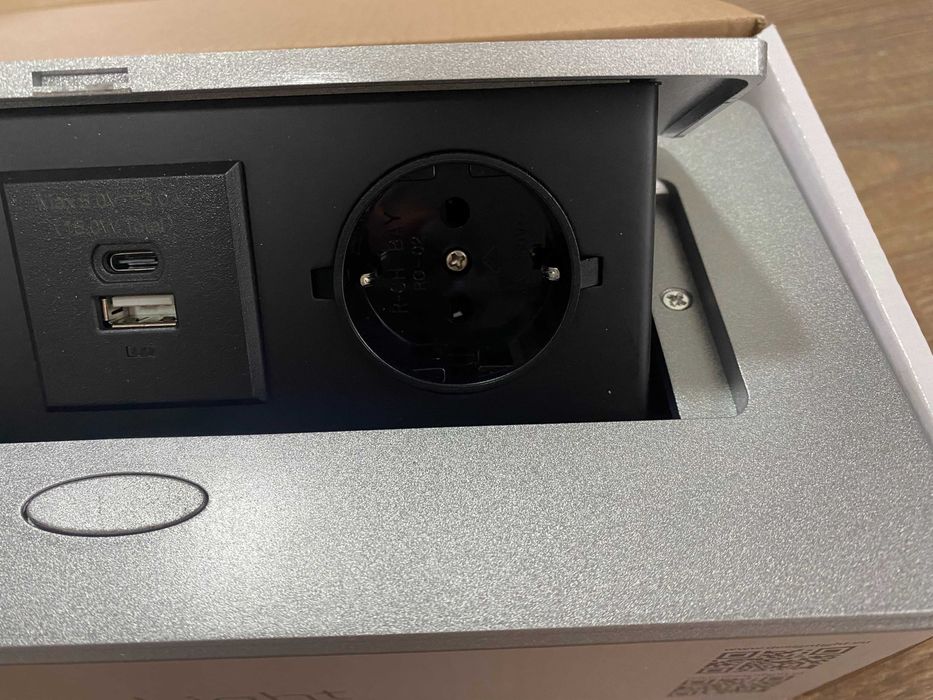 Контакт за вграждане в плот, сив с Push open капак + 2 USB ,нов