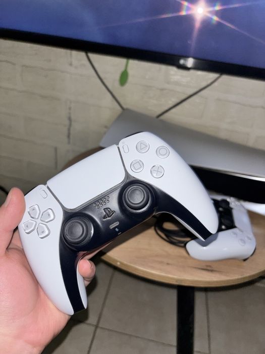 Продам PlayStation 5 в отличном состоянии