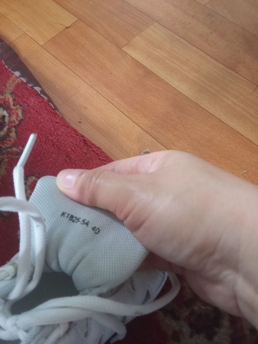 Продаю кроссовки