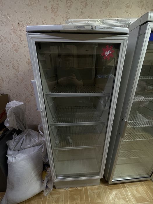 Продается  Витринные холодильники