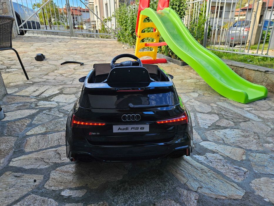 Акумулаторен джип Audi RS6
