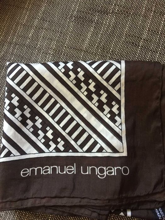 Дамски шал Emanuel Ungaro